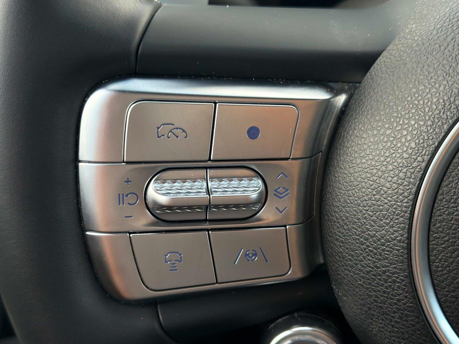 2025 Genesis GV60 Standard