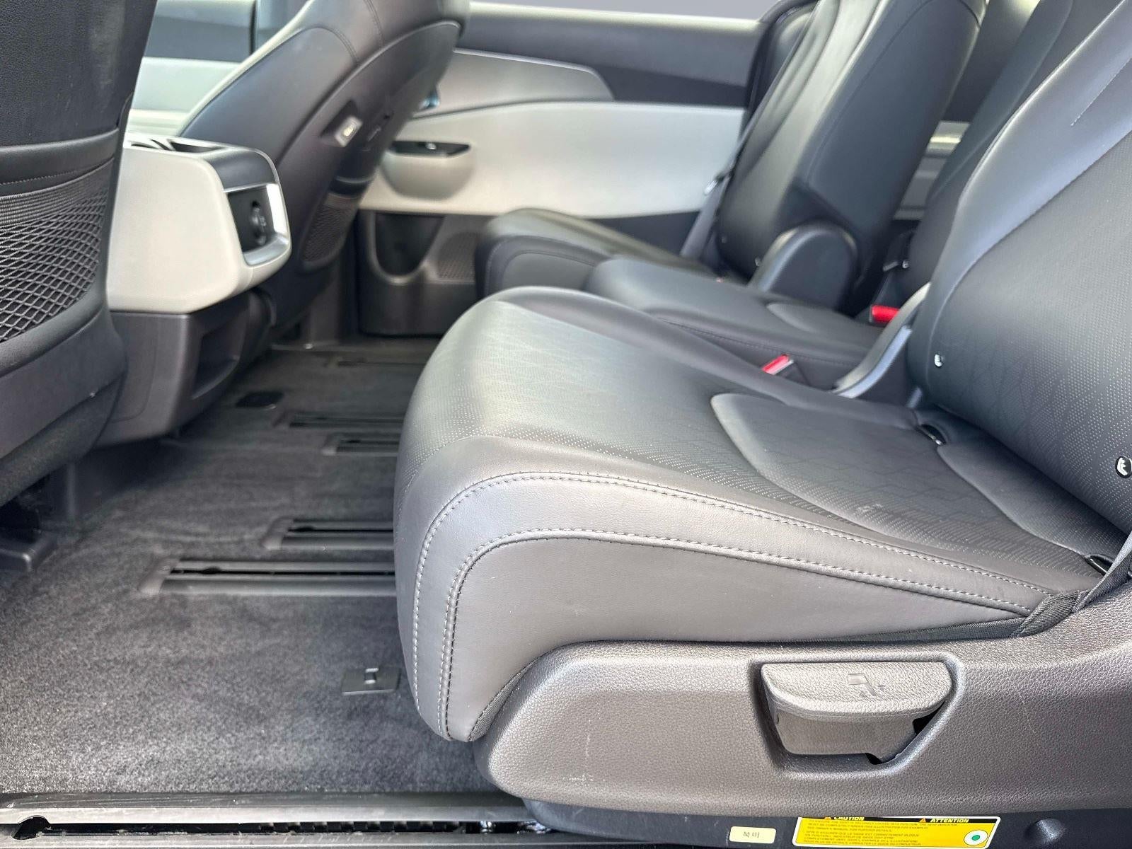 2023 Kia Carnival LX