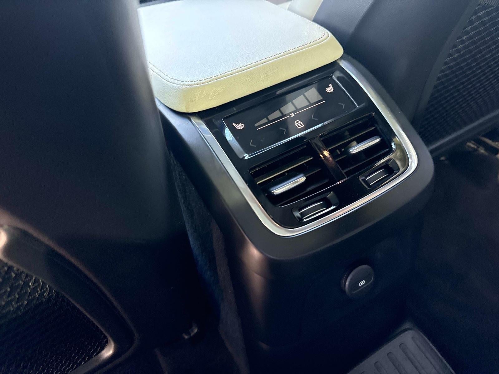 2022 Volvo XC90 Recharge Plug-In Hybrid R-Design